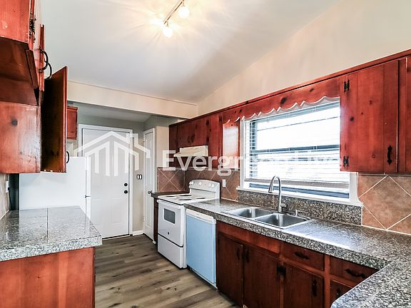 4th image of 1542 Conley Rd