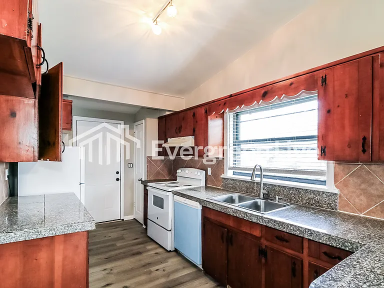 1542 Conley Rd — Photo 4