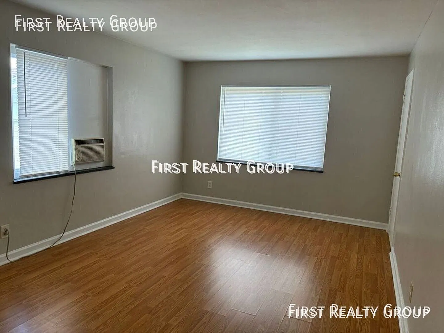 2 Bedroom, 1 Bath 2nd Floor Apartment For Rent, Move in Ready! — Photo 2