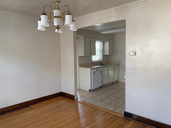 5th image of 3572 Davenport St