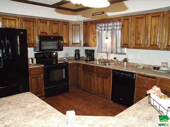 2nd image of 1108 Emerald Dr