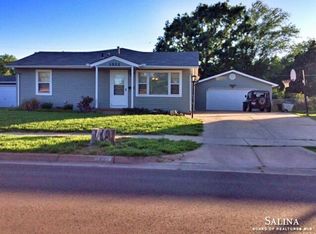 1522 E Beach St, Salina, KS 67401