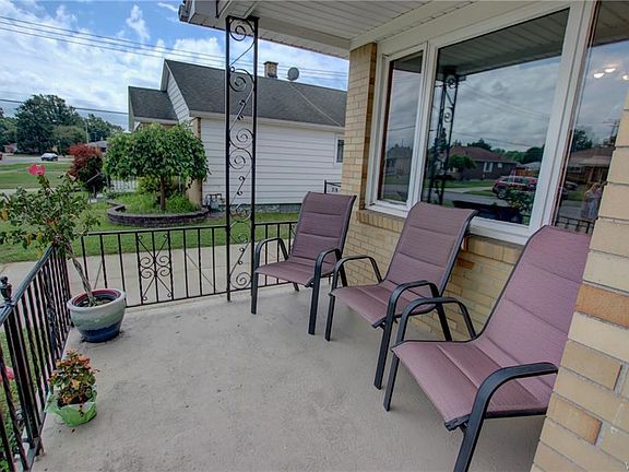 3rd image of 22 Nandale Dr