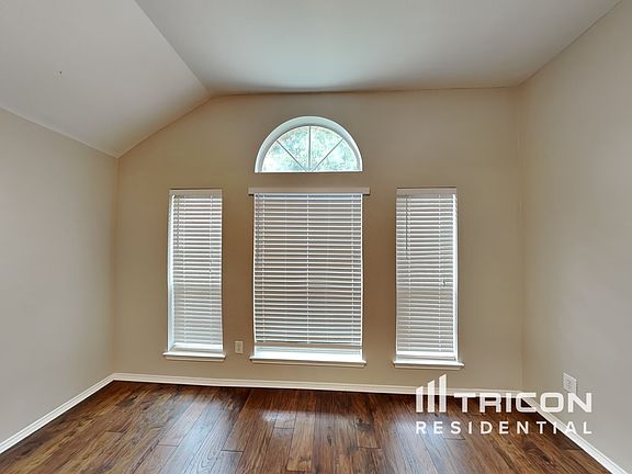 5th image of 102 Chesterfield Cir