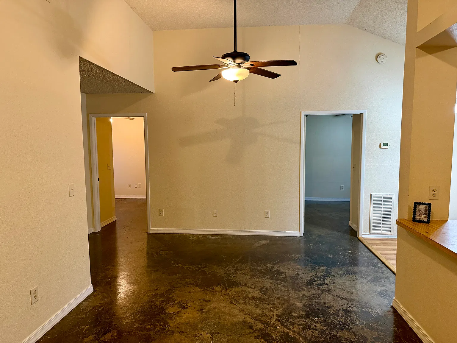 3 bed, 1024 sqft, $1,650 — Photo 3