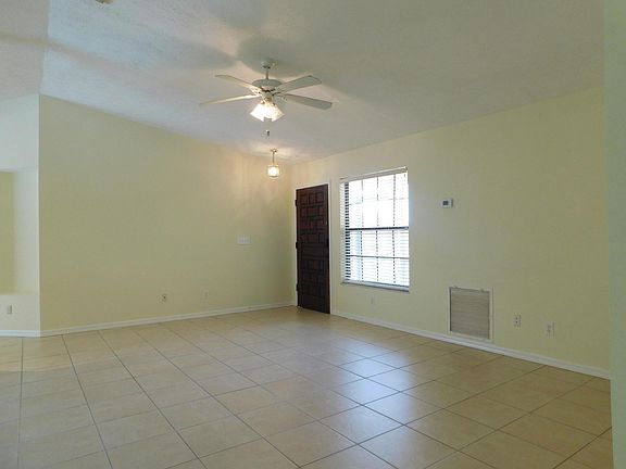 3rd image of 337 NW Concord Drive
