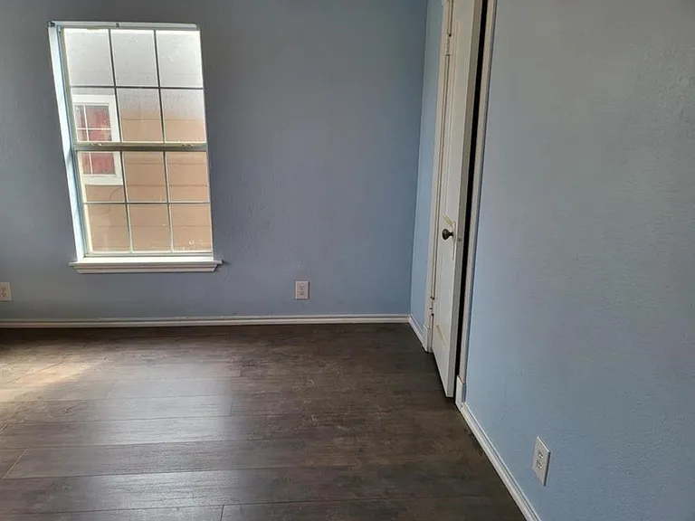 411 Cooke St — Photo 15
