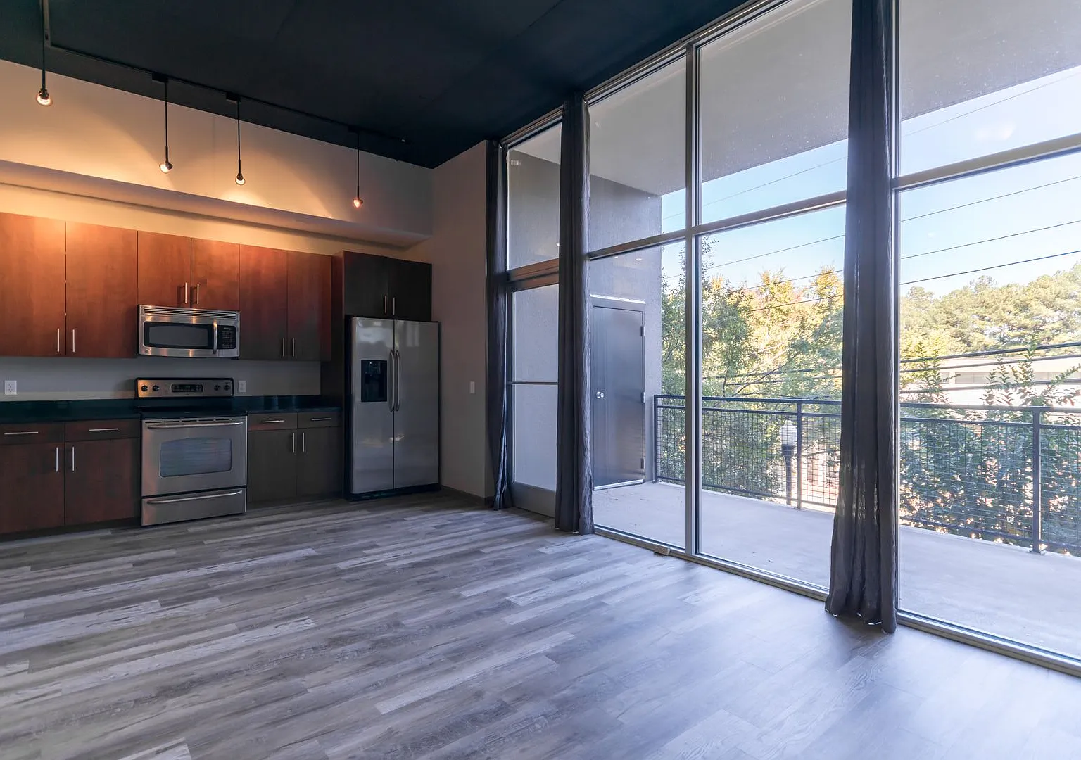 2BR/2BA modern Chamblee condo. — Photo 4