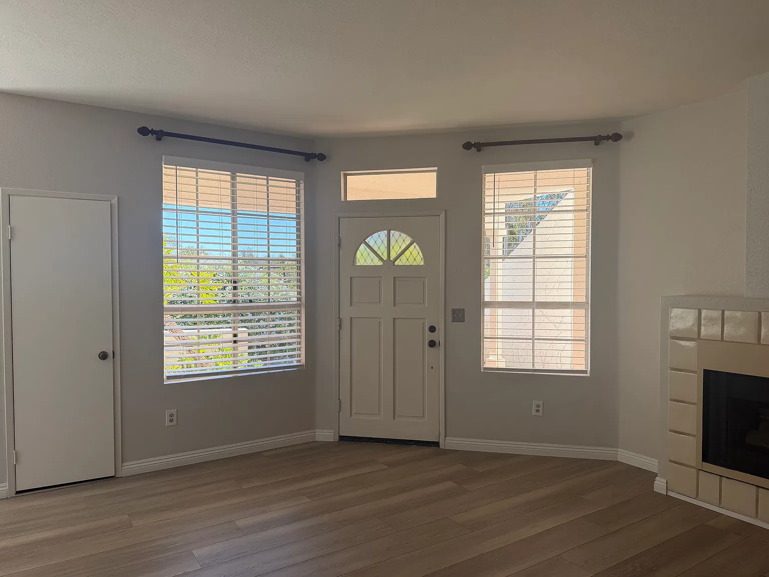 2 bed, 949 sqft, $3,175 — Photo 4