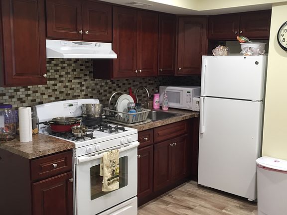5th image of 371 Grantwood Ave