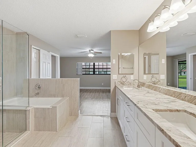 7528 Fenwick Cove Ln — Photo 8