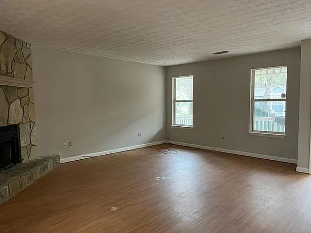 818 Greenhedge Dr — Photo 10
