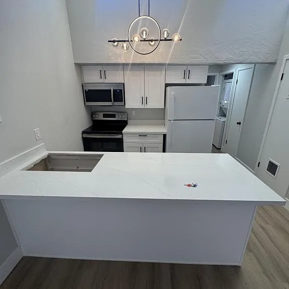 571 Campbell St — Photo 1