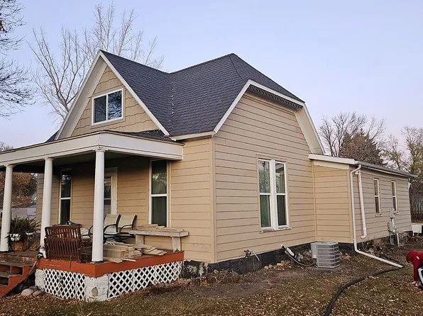 304 4th St S, Ellendale, ND 58436