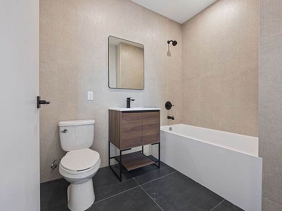 5th image of 105 Hawthorne St #3R