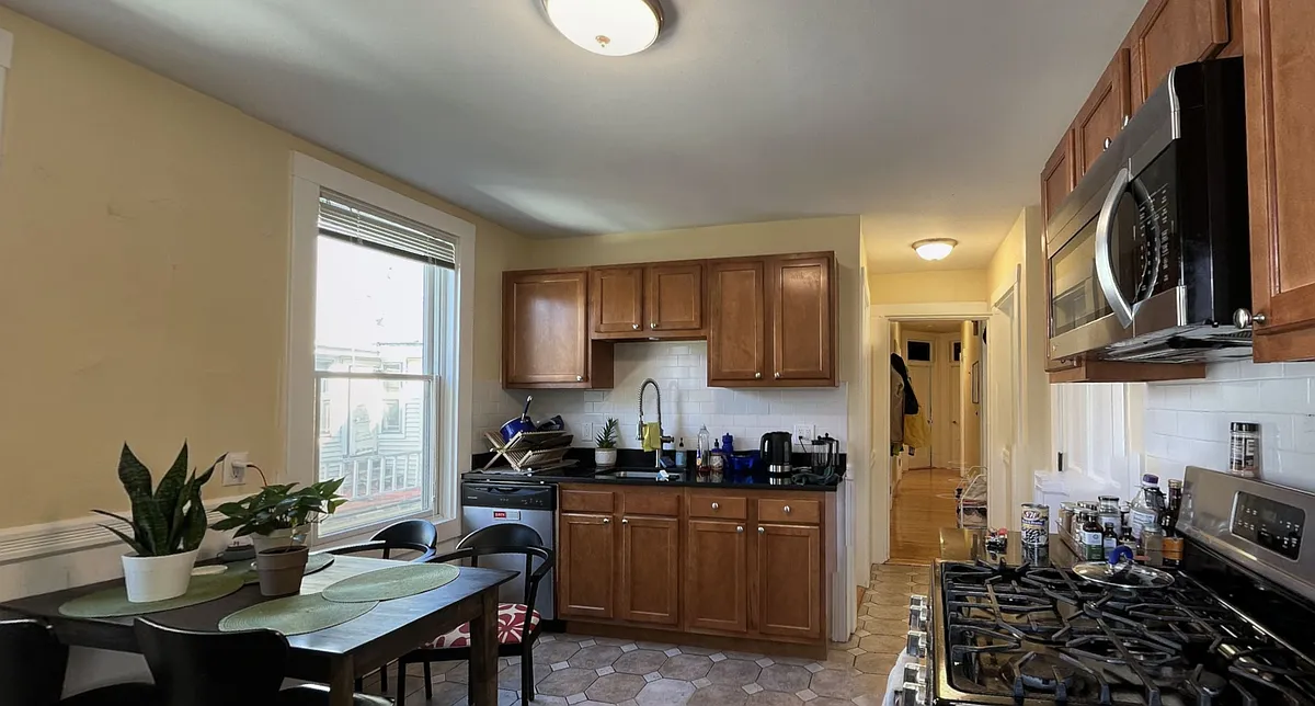 Building Photo - 166 Elm St #2
