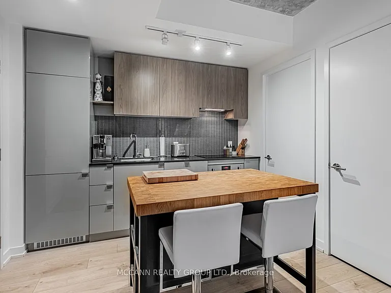 161 Roehampton Ave #332 — Photo 6