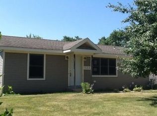 125 Del Rio Rd, Carpentersville, IL 60110