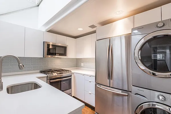 Rented by Solow Realty | media 8