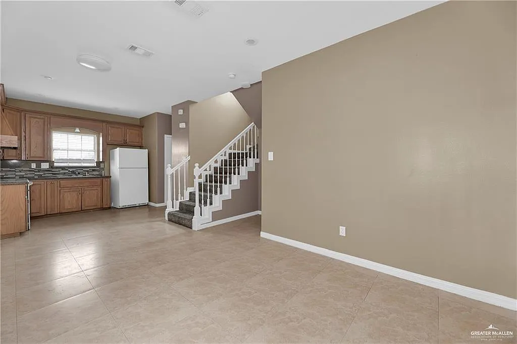 2 bed, 2.5 bath, 994 sqft, $895 — Photo 3