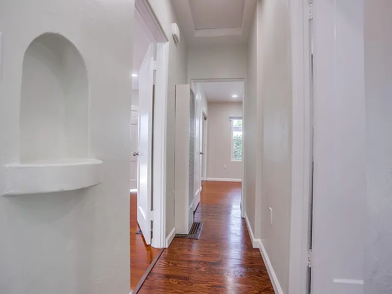 527 Westbourne St — Photo 15
