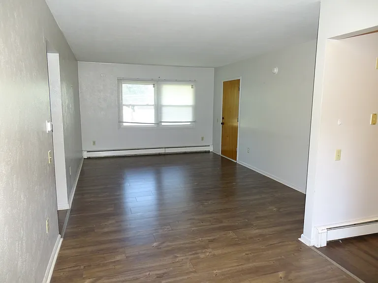 307 E Coomer St #8 — Photo 4
