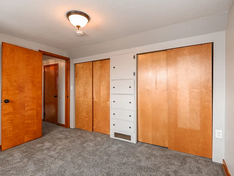 406 Irwin Ln — Photo 35
