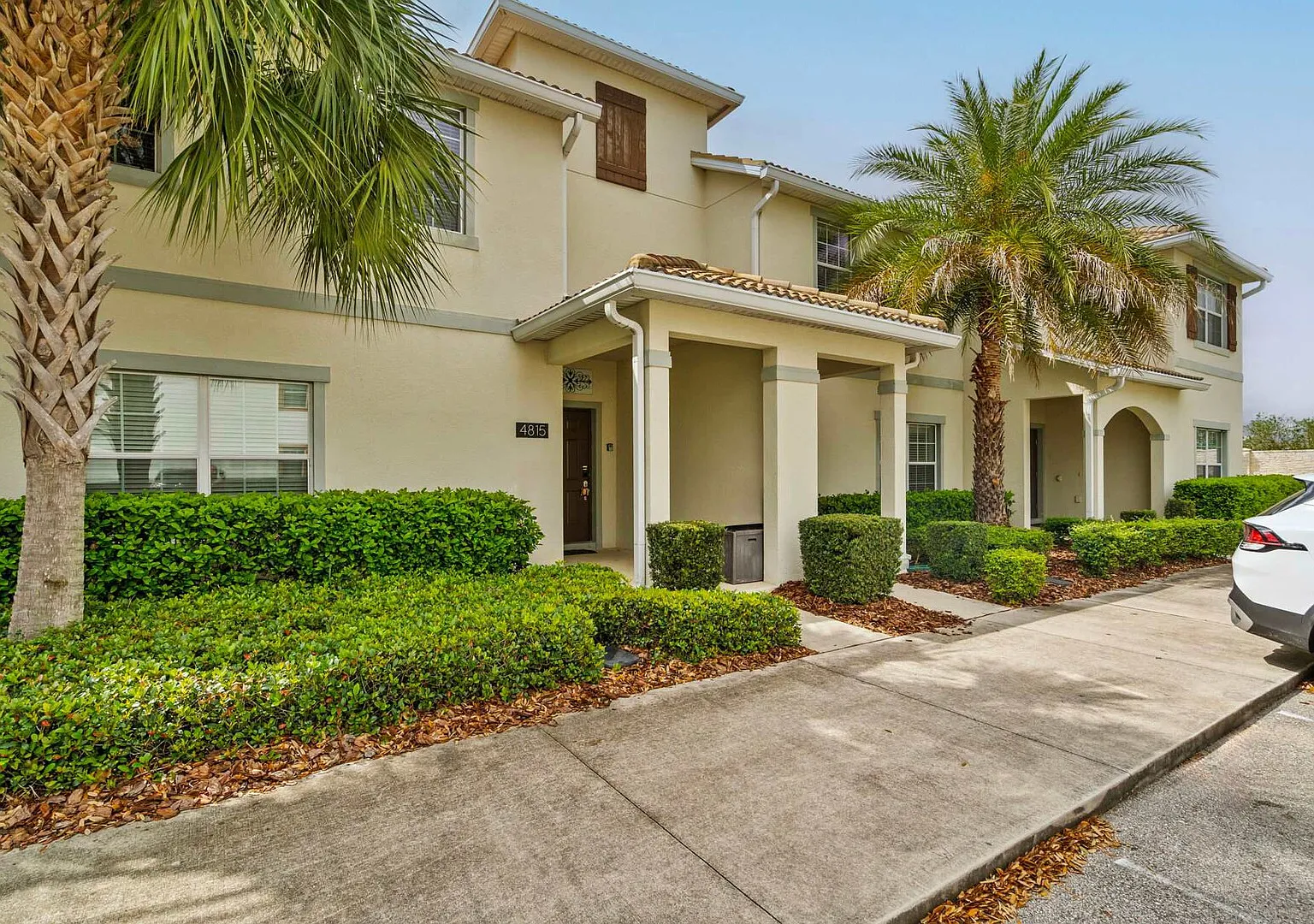 Spacious 4BR Townhome with Pool at Storey Lake — Photo 4