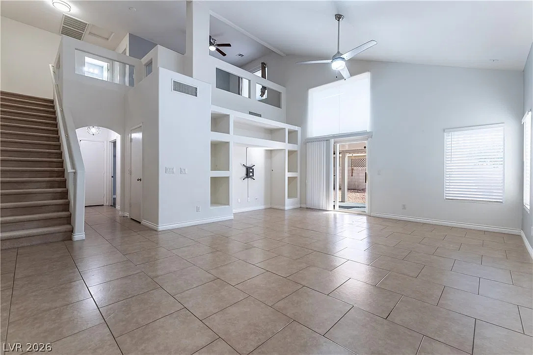 3 bed, 2.5 bath, 1866 sqft, $2,245 — Photo 2