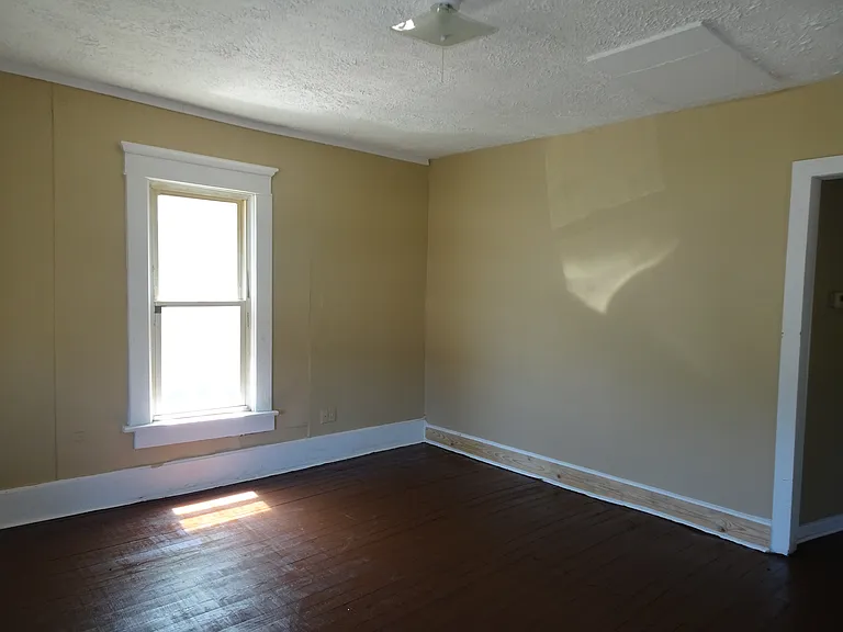 319 Davids St — Photo 12