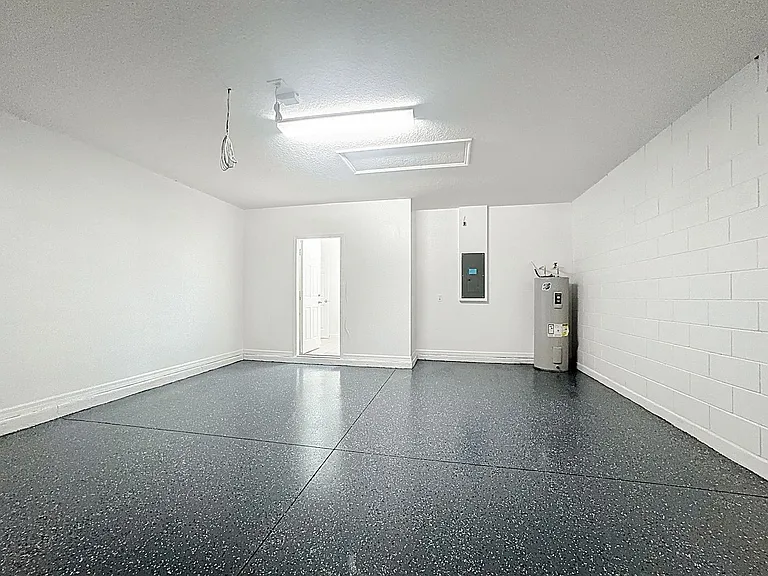 662 Vitoria Rd — Photo 32