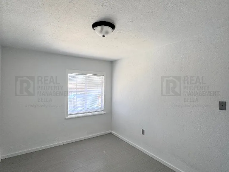 West Limited Ave- Taylor — Photo 11