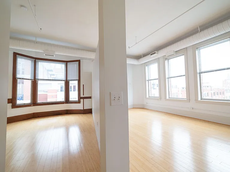 1900 W 25th St #305 — Photo 14