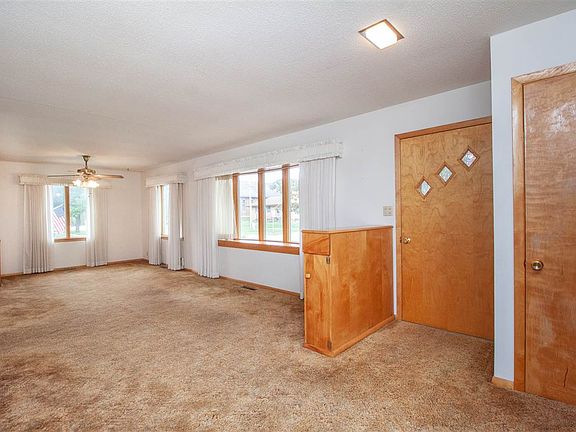 4th image of 207 G Ave