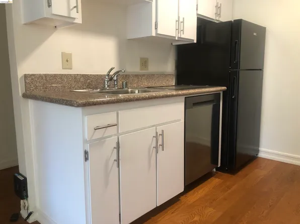 250 Whitmore St APT 302, Oakland, CA 94611