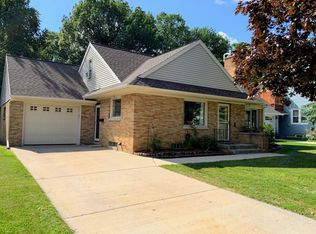 954 N 23rd St, Manitowoc, WI 54220