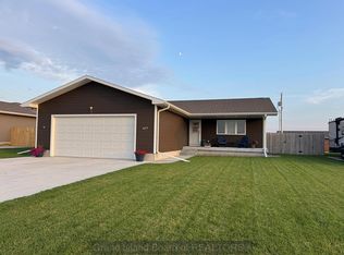 617 6th St, Phillips, NE 68865