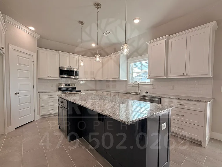 941 Madden St — Photo 8