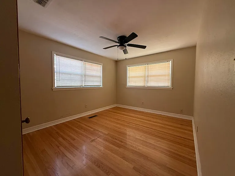 3605 42nd St — Photo 13