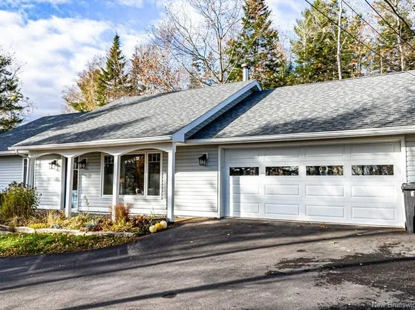 18 Hillsleigh Ct, Douglas, NB E3G 7Y9