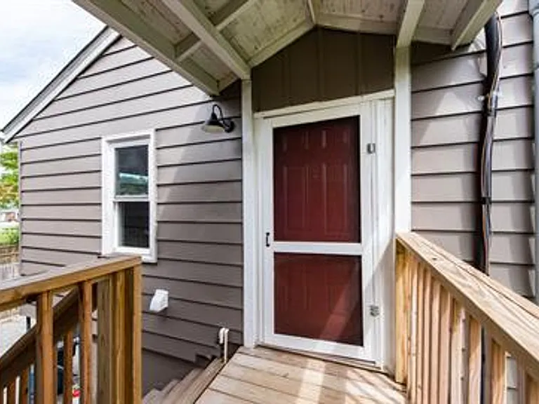 104 E Madison St — Photo 12