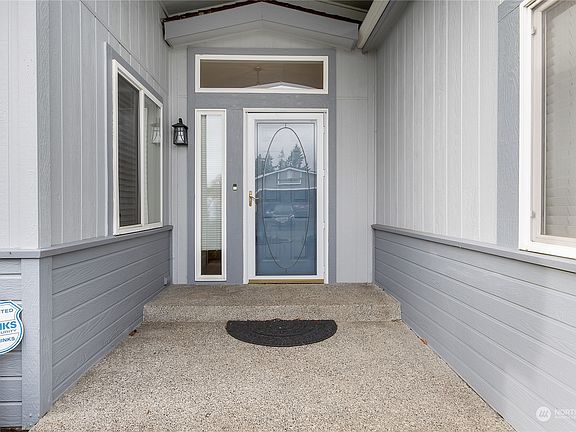 4th image of 1929 Daylily Lane SE
