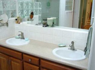 325 Woodside Dr, Hampton, VA 23669