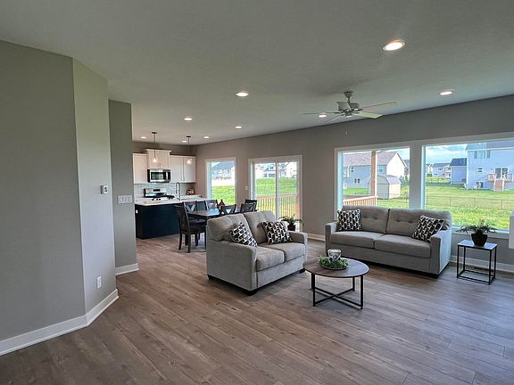 5th image of 551 Walnut Dr