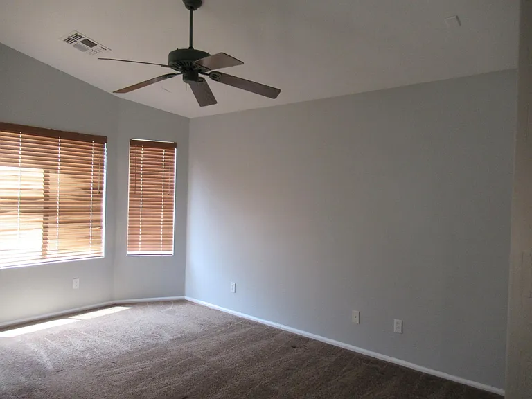 529 E Cantebria Dr — Photo 7