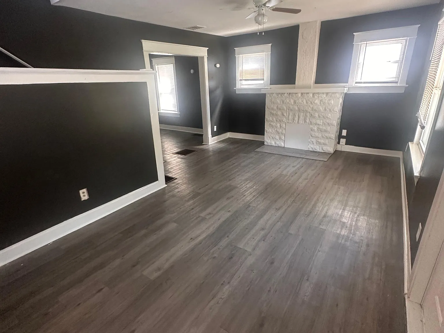 3 bed, 1156 sqft, $1,639 — Photo 2