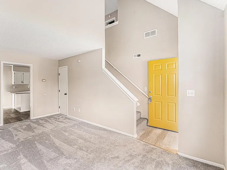 810 SW Pinebrook Village Dr — Photo 3