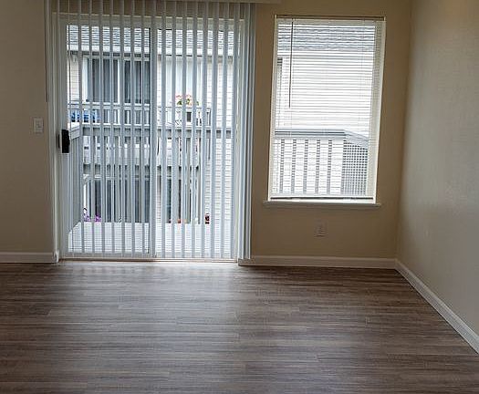 2nd image of 5684 Eagle Pkwy #11267415
