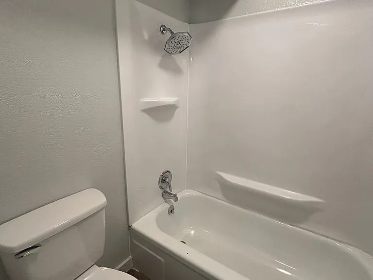 969 W Holly St — Photo 18