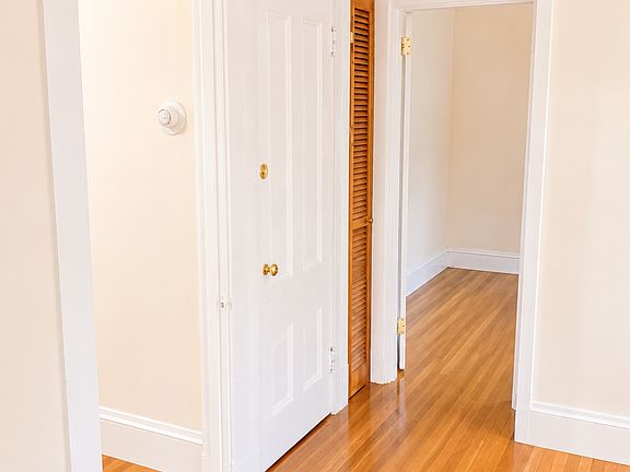 5th image of 8 Richardson St APT 3